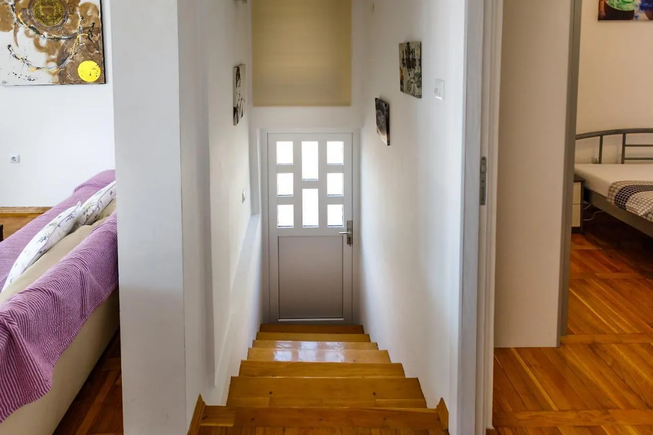 Apartment Iris & Elena Pinezici  Pinezici (Krk)