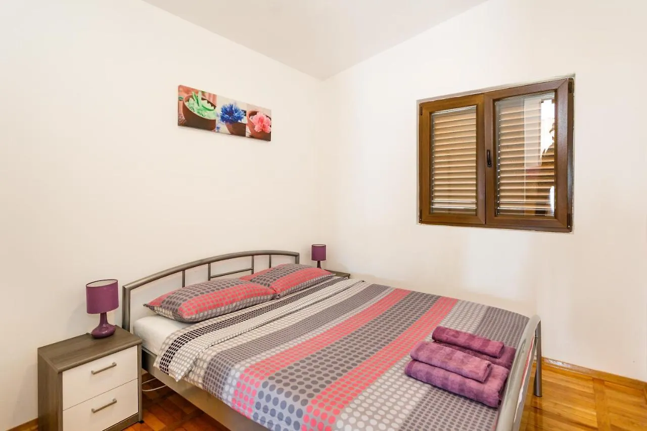Apartment Iris & Elena Pinezici   Pinezici (Krk)