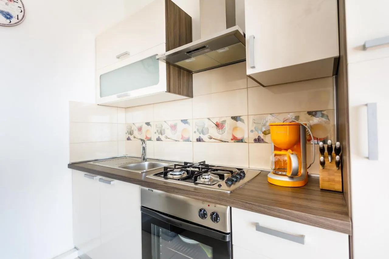 Apartment Iris & Elena Pinezići