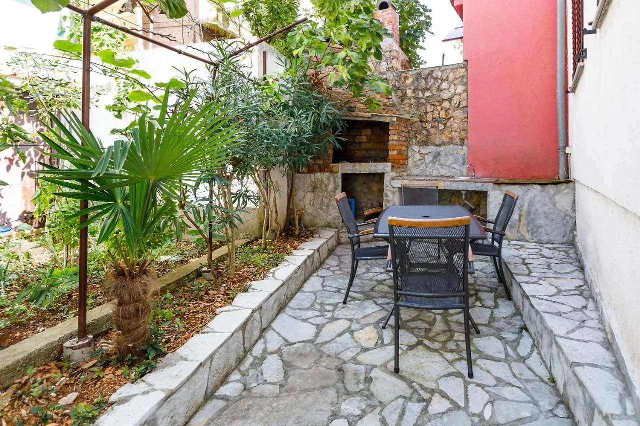 Apartment Iris & Elena Pinezici  Pinezici (Krk)