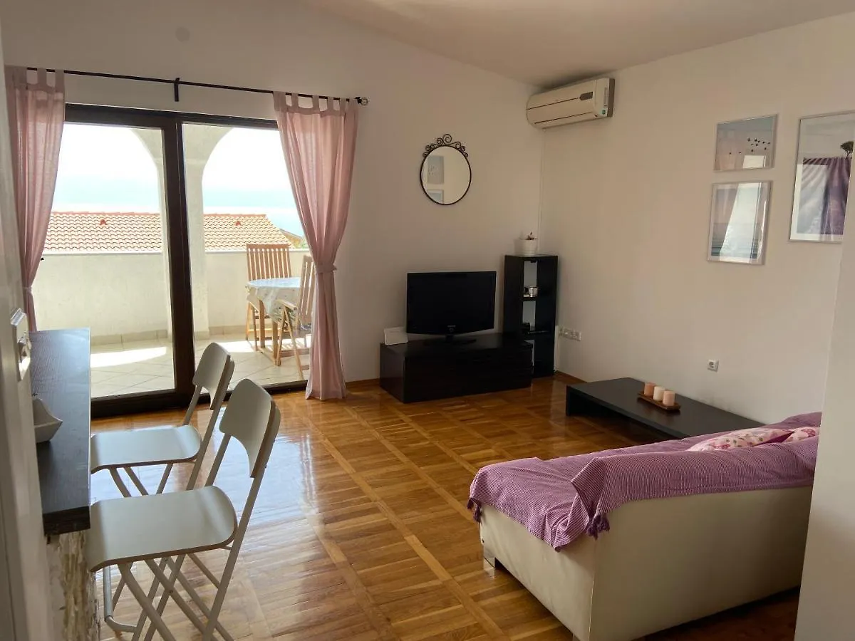Apartment Iris & Elena Pinezici  Croatia