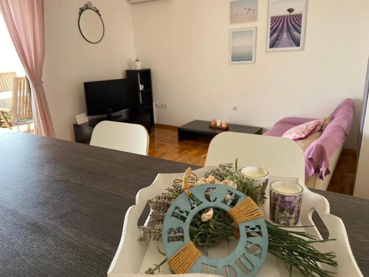 Apartment Iris & Elena Pinezici